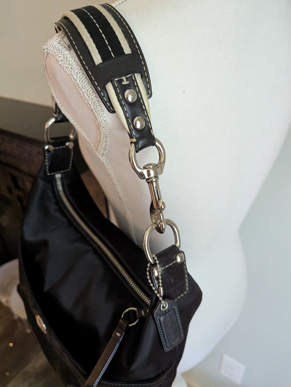 Vintage Y2K Coach Hampton Weekender Black Sateen Hobo Shoulder Bag Leather Strap - Picture 5 of 15
